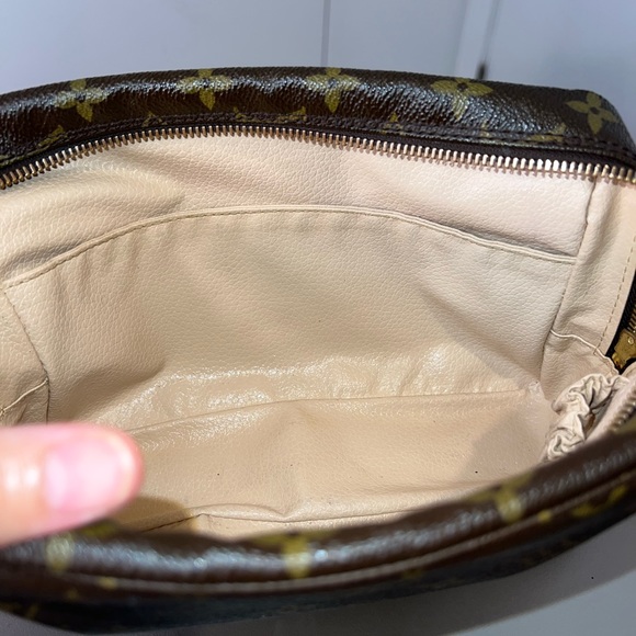 Toiletry 23 make up pouch ✔️Sold - Picture 2 of 16